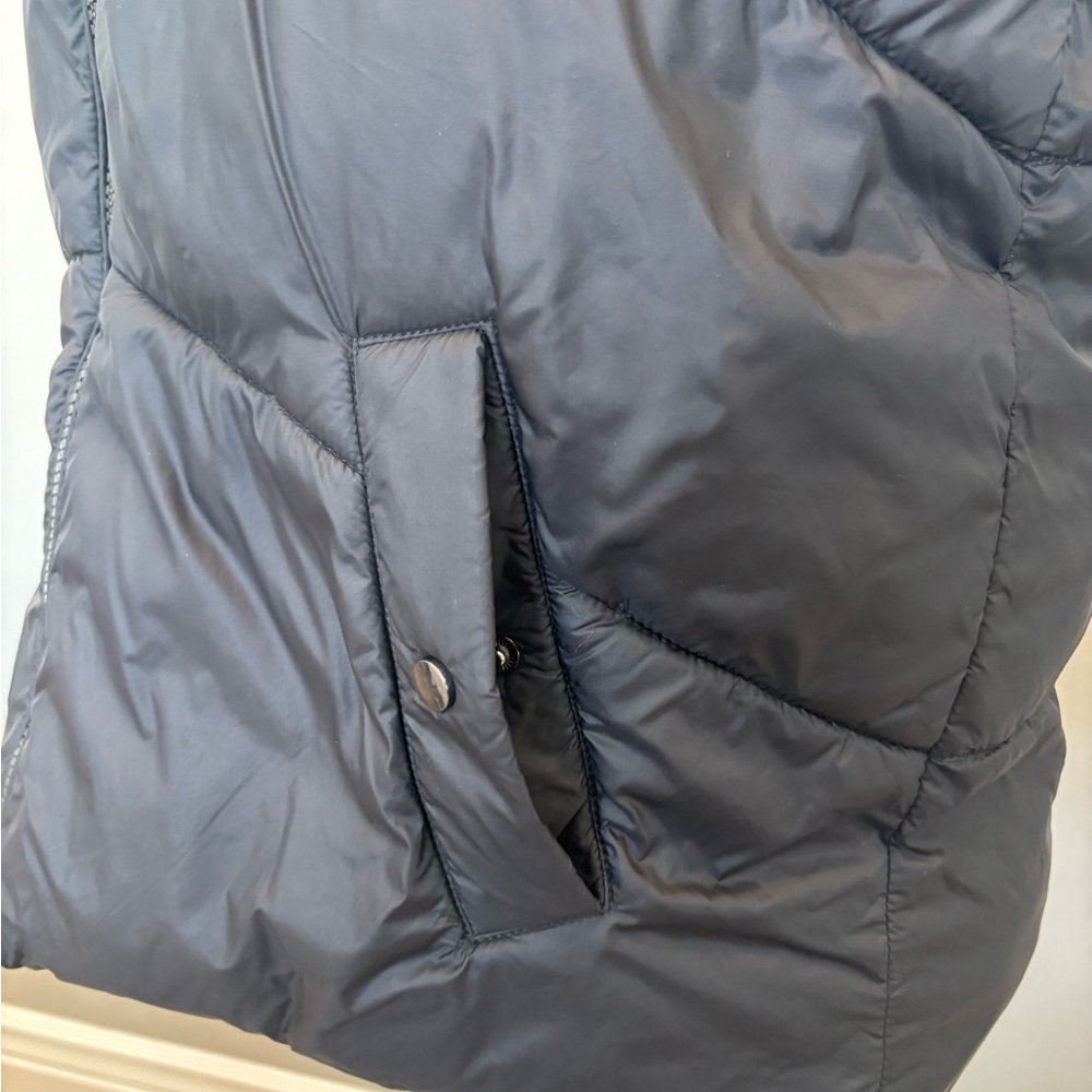 Vero Moda Black Hooded Vest - Picture 3 of 6